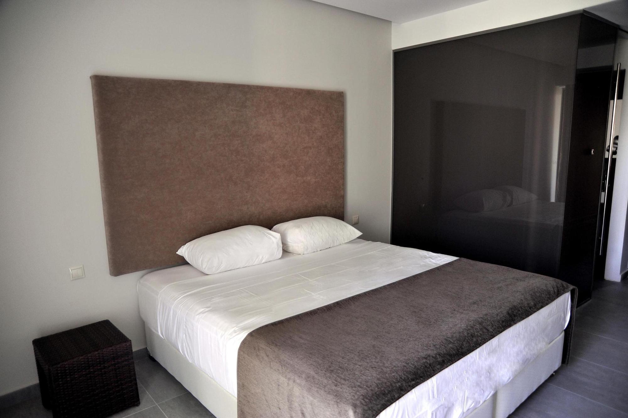 Oktober Downtown Boutique Hotel Rhodes City Ngoại thất bức ảnh