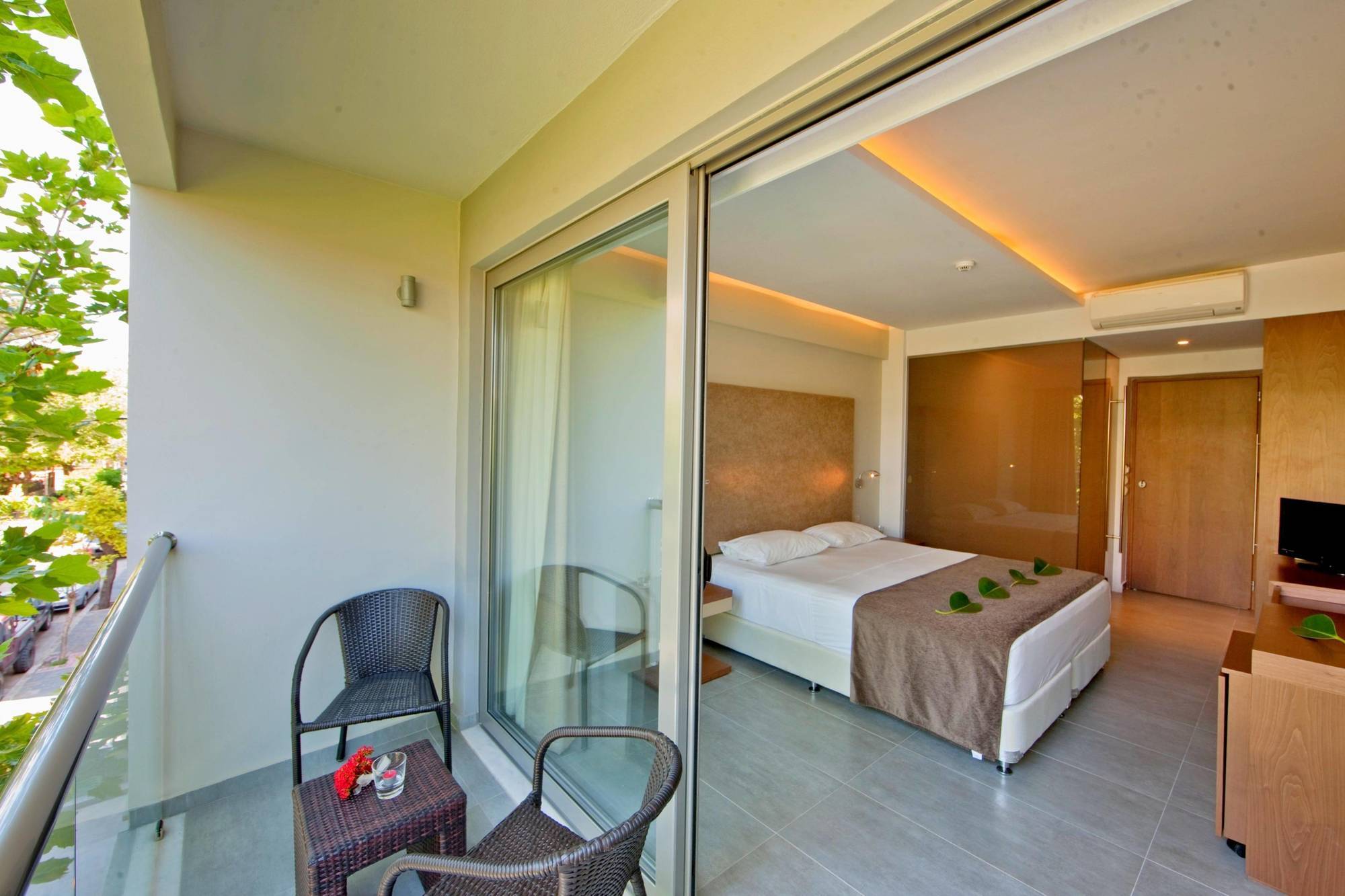 Oktober Downtown Boutique Hotel Rhodes City Ngoại thất bức ảnh